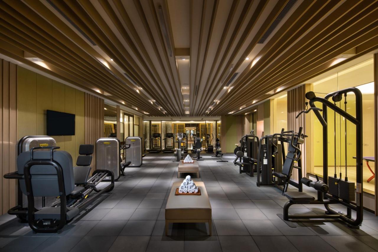 Crowne Plaza Shanghai Nanjing Road By Ihg Xangai Exterior foto The gym at The Landmark