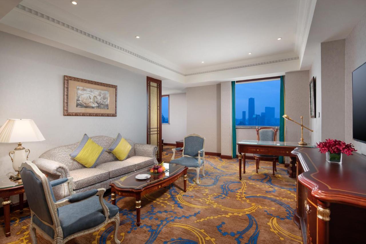 Crowne Plaza Shanghai Nanjing Road By Ihg Xangai Exterior foto A suite at the hotel