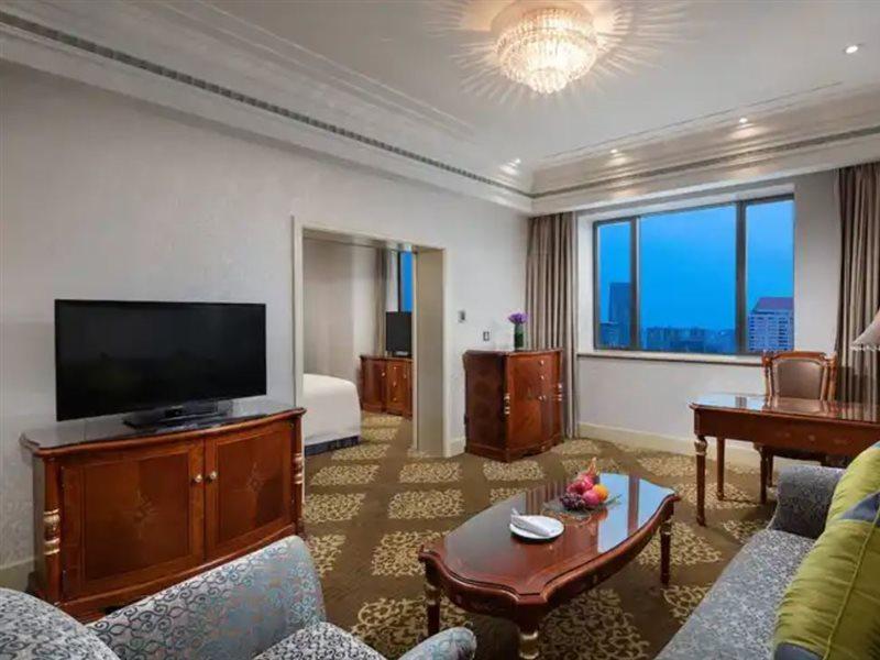 Crowne Plaza Shanghai Nanjing Road By Ihg Xangai Exterior foto A suite at the hotel
